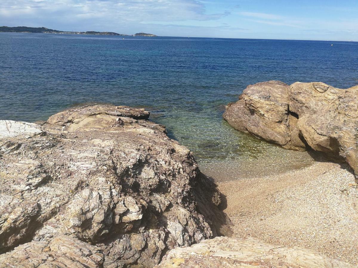 T2 climatisé domaine de la Coudoulière devant la plage, terrasse vue mer au milieu de la pinède au calme sans vis à vis dernier étage Six-Fours-les-Plages Esterno foto