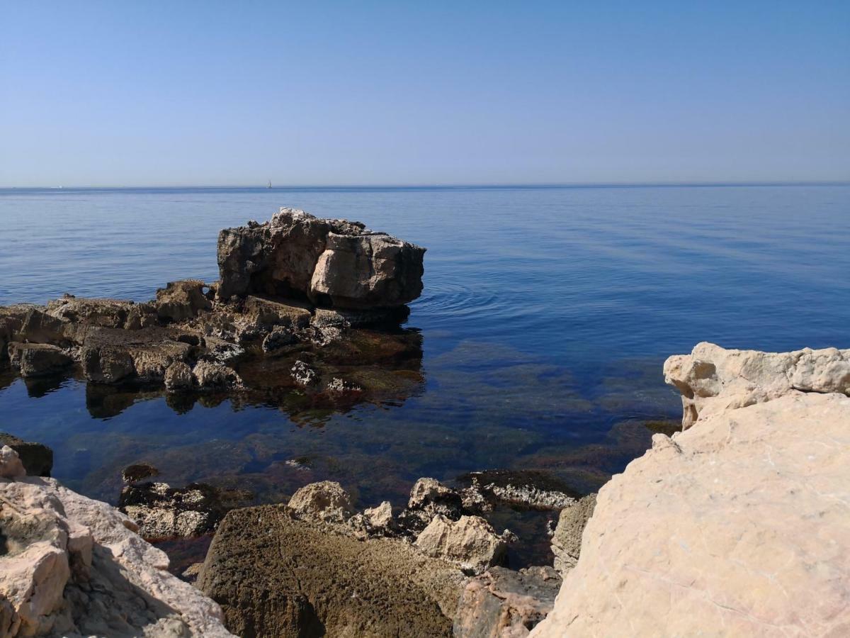 T2 climatisé domaine de la Coudoulière devant la plage, terrasse vue mer au milieu de la pinède au calme sans vis à vis dernier étage Six-Fours-les-Plages Esterno foto