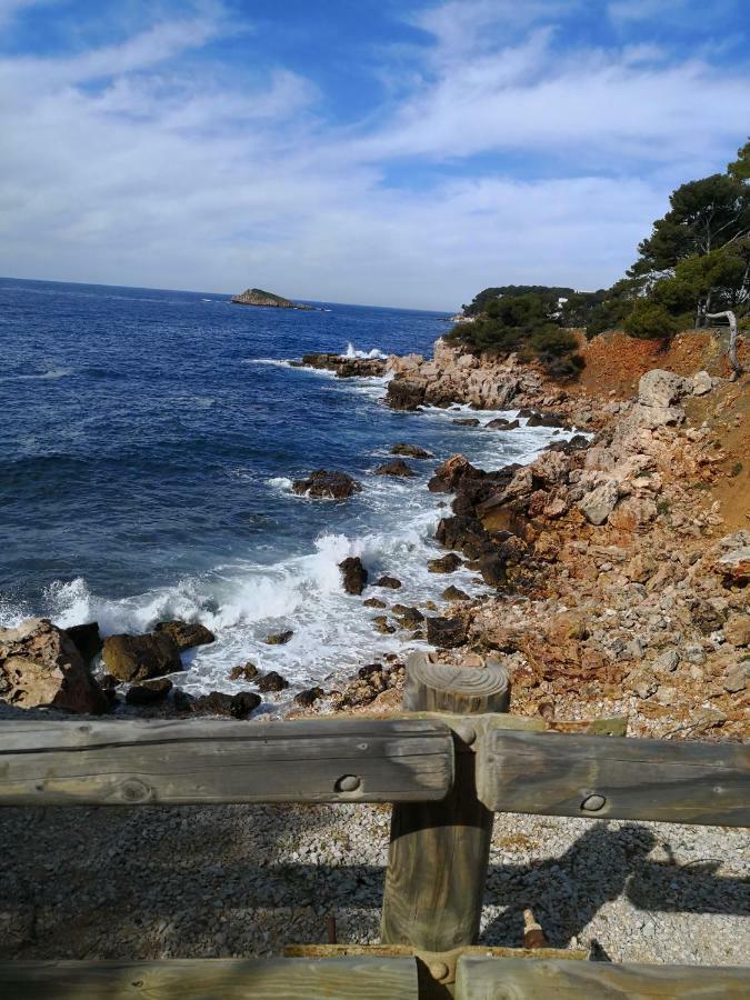 T2 climatisé domaine de la Coudoulière devant la plage, terrasse vue mer au milieu de la pinède au calme sans vis à vis dernier étage Six-Fours-les-Plages Esterno foto